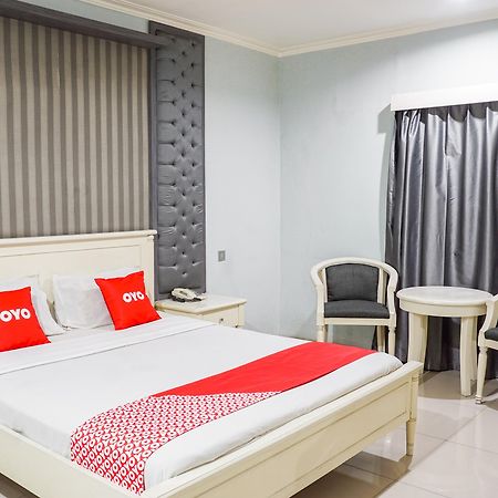 Oyo 2085 Chrysanta Hotel Бандунг Екстер'єр фото