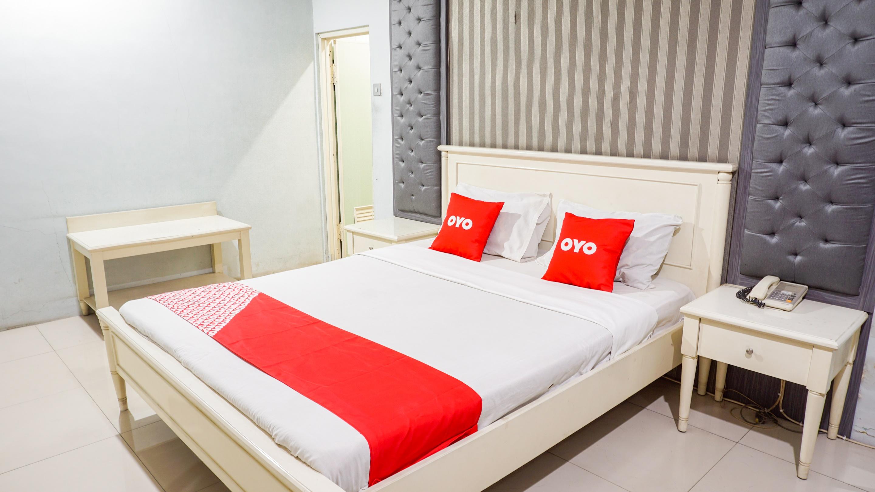 Oyo 2085 Chrysanta Hotel Бандунг Екстер'єр фото