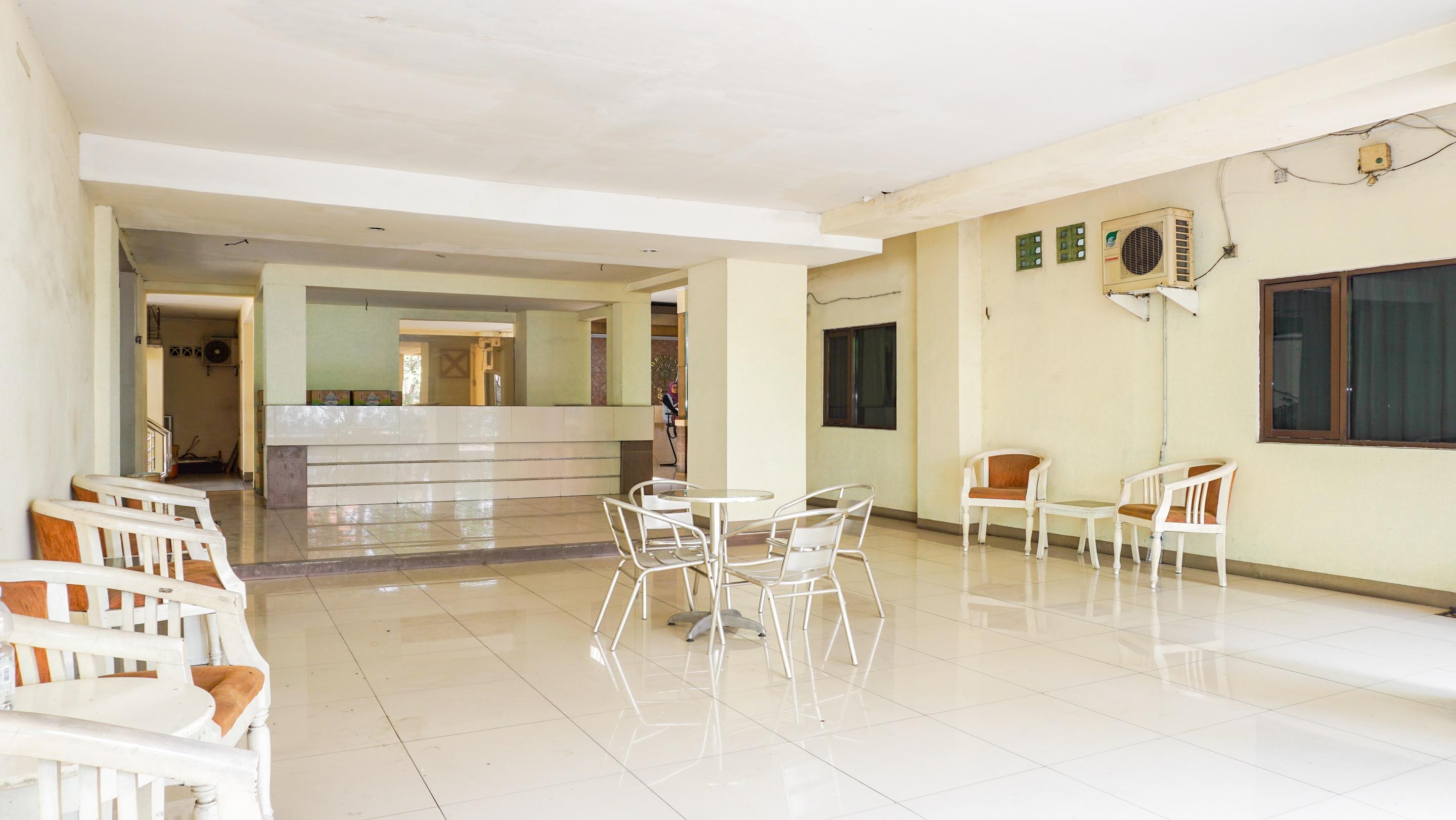Oyo 2085 Chrysanta Hotel Бандунг Екстер'єр фото