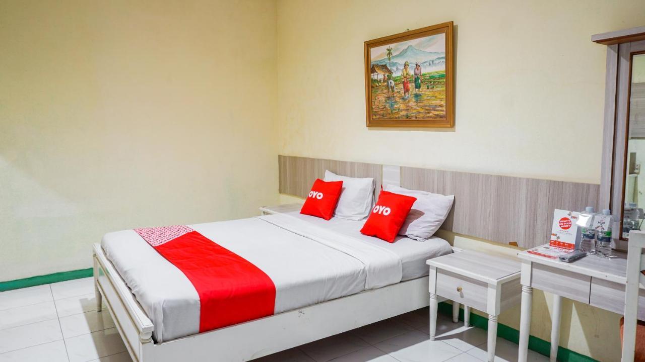 Oyo 2085 Chrysanta Hotel Бандунг Екстер'єр фото