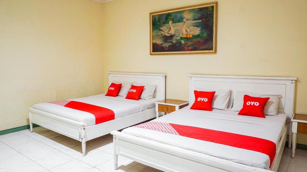 Oyo 2085 Chrysanta Hotel Бандунг Екстер'єр фото