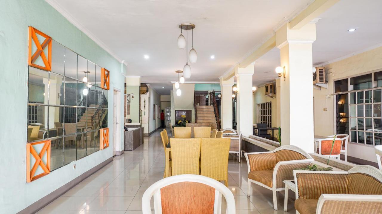Oyo 2085 Chrysanta Hotel Бандунг Екстер'єр фото