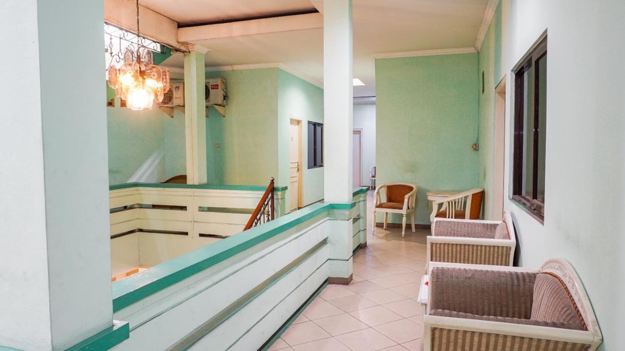Oyo 2085 Chrysanta Hotel Бандунг Екстер'єр фото