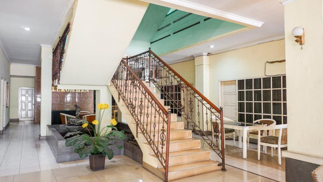 Oyo 2085 Chrysanta Hotel Бандунг Екстер'єр фото
